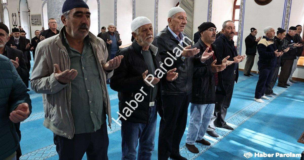 "Kütahya'da Şehitlere Vefa: Ulu Camii'de Düzenlenen Mevlit Programında Duygu Dolu Anlar" başlıklı ha