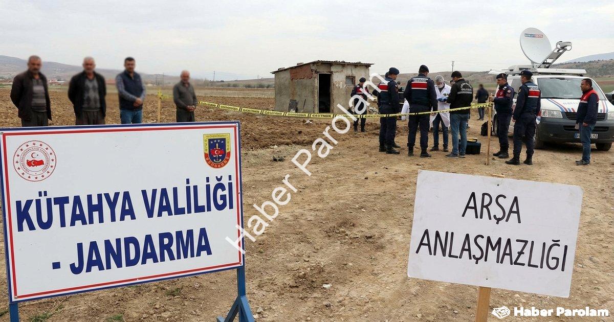 "Kütahya'da Arsa Anlaşmazlığı Kanlı Bitti: Dayı Yeğenini Vurdu" başlıklı haber için fotorealistik, p