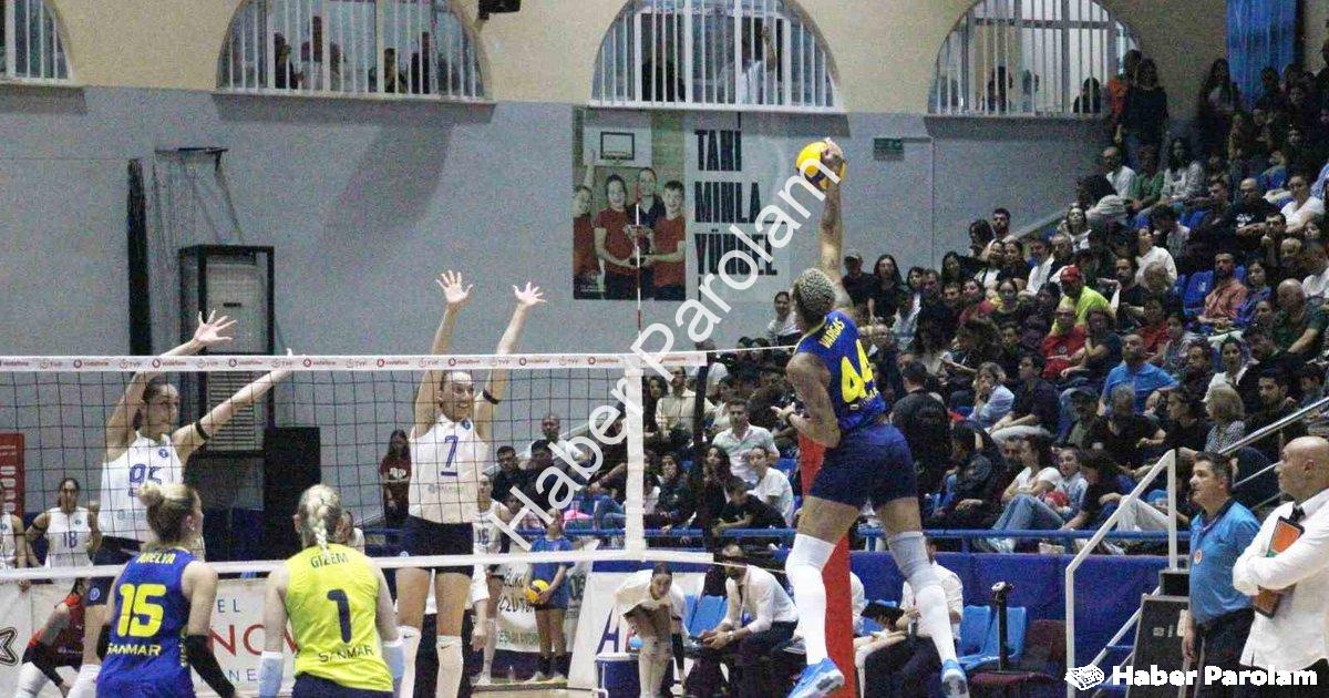 "Fenerbahçe Aydın Deplasmanında Zorlandı Ama Kazandı: 3-1" başlıklı haber için fotorealistik, profes