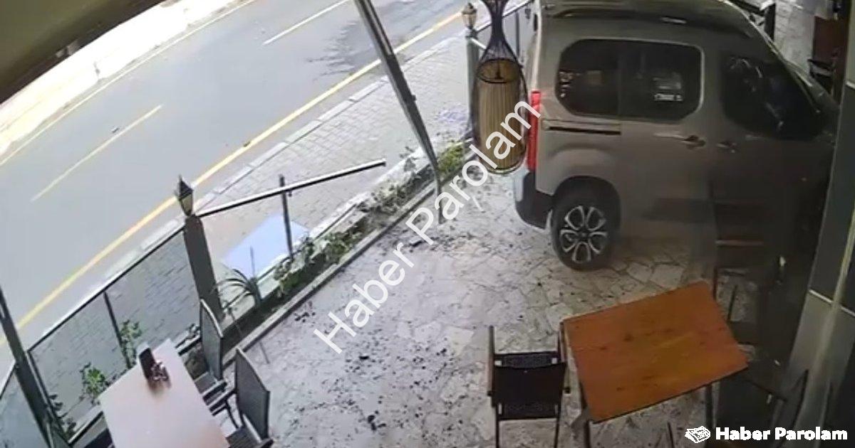 "Aydın'da Kaza ve Kaçış: 15 Yaşındaki Sürücü Dükkana Girdi" başlıklı haber için fotorealistik, profe