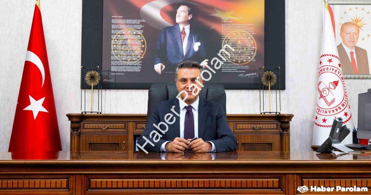 "Denizli'den Anlamlı Mesaj: Öğretmenlik Meslek Değil, Bir Ömürdür" başlıklı haber için fotorealistik