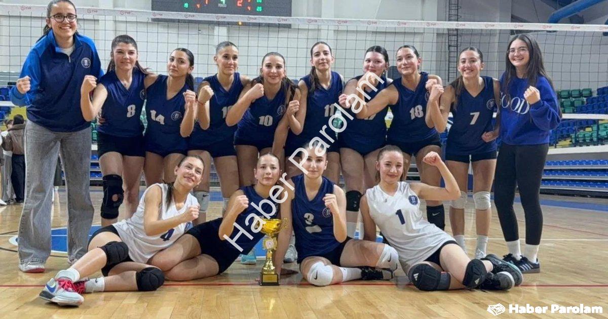 "Kütahya Belediyespor Genç Kızlar Voleybolda Zirveye Ulaştı" başlıklı haber için fotorealistik, prof