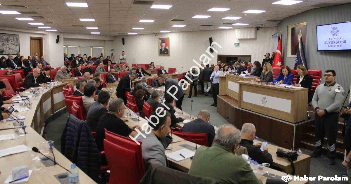 "Aydın'da Su İndirimi Kararı 6 Ay Ertelendi" başlıklı haber için fotorealistik, profesyonel bir habe