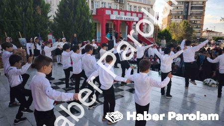 Nazilli’de Öğretmenler Gününe Zeybekli Kutlama