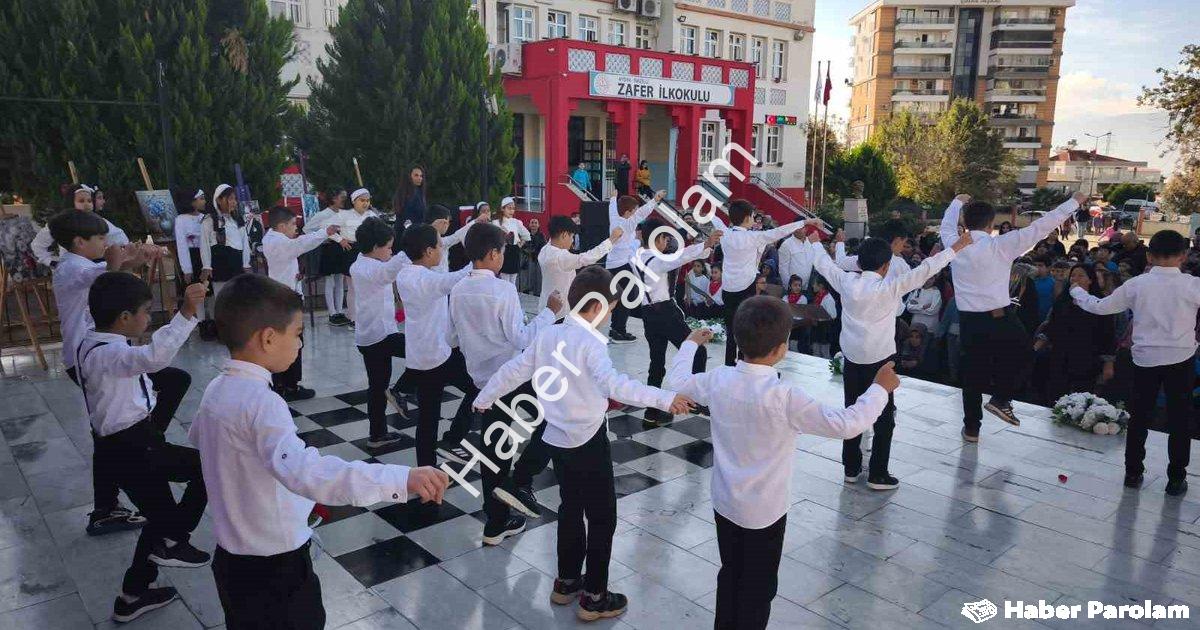 "Nazilli'de Öğretmenler Gününe Zeybekli Kutlama" başlıklı haber için fotorealistik, profesyonel bir