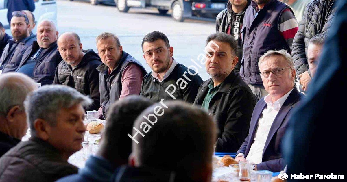 "Baybatur, Manisa esnafının taleplerini dinledi" başlıklı haber için fotorealistik, profesyonel bir