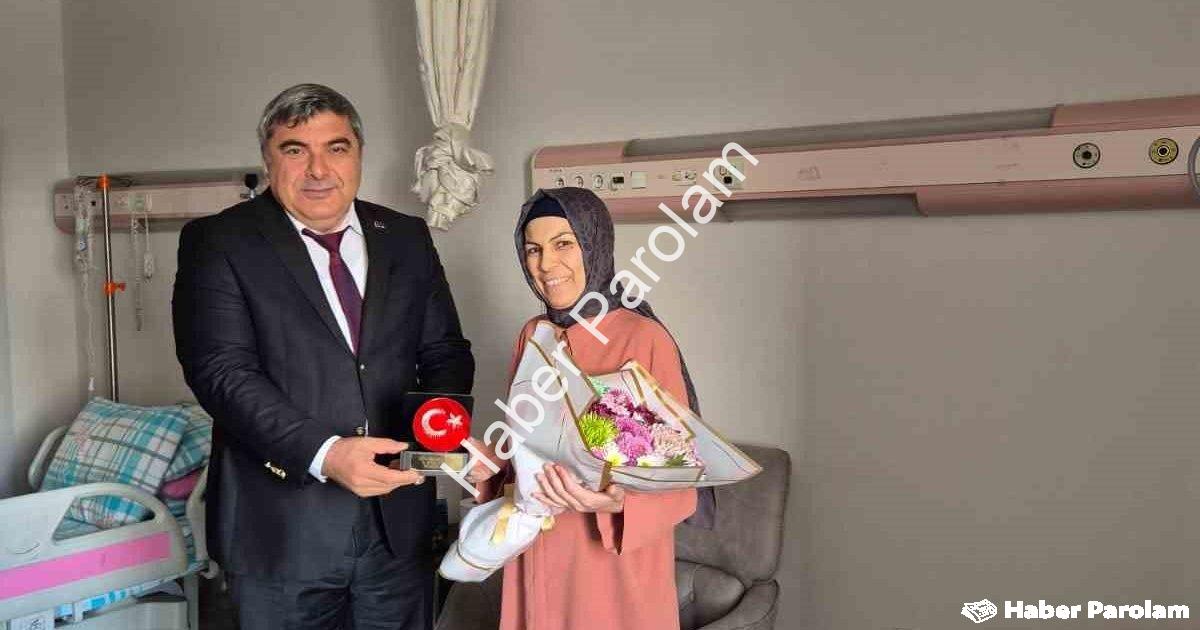 "Hastanede Öğretmenler Günü’nü Geçiren Emine Öğretmene Duygusal Ziyaret" başlıklı haber için fotorea