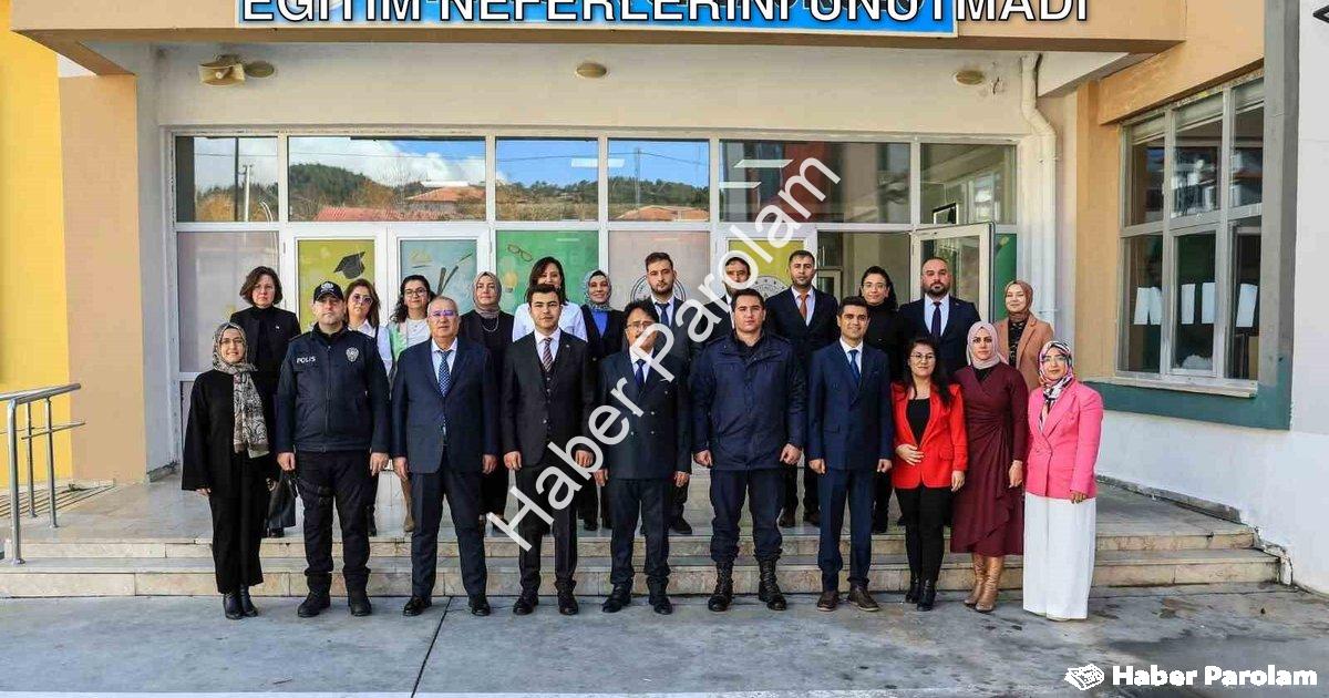 "Çameli Protokolü Öğretmenler Gününde Eğitim Neferlerini Unutmadı" başlıklı haber için fotorealistik