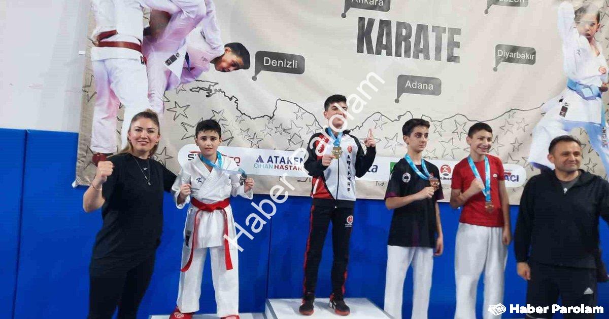 "Aliağalı Genç Karateciler Denizli’de Fırtına Gibi Esti: 4 Madalya" başlıklı haber için fotorealisti