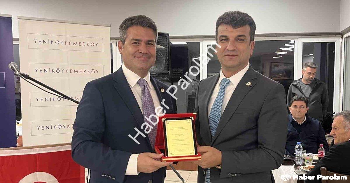 "Yeniköy Kemerköy Enerji'den Milaslı Öğretmenlere Vefa Gecesi" başlıklı haber için fotorealistik, pr