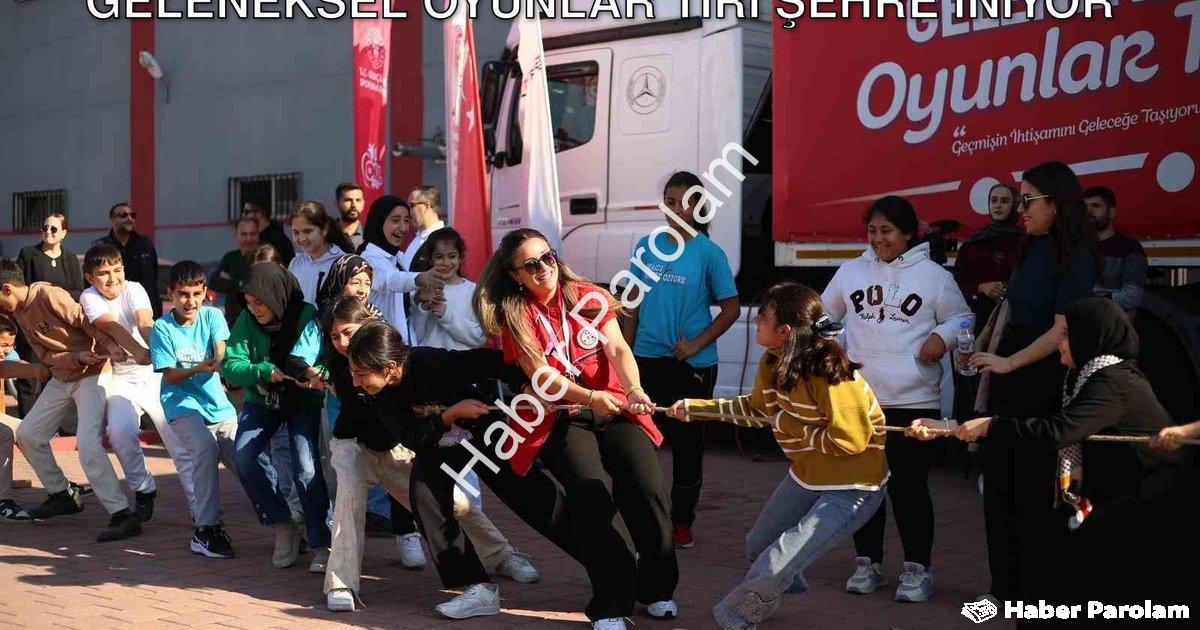 "Manisa Cumhuriyet Meydanı Şenleniyor: Geleneksel Oyunlar Tırı Şehre İniyor" başlıklı haber için fot