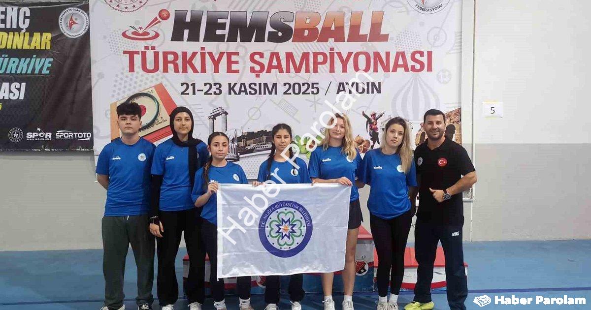 "Muğla Büyükşehir Sporcuları Hemsball Şampiyonasına Damga Vurdu" başlıklı haber için fotorealistik,