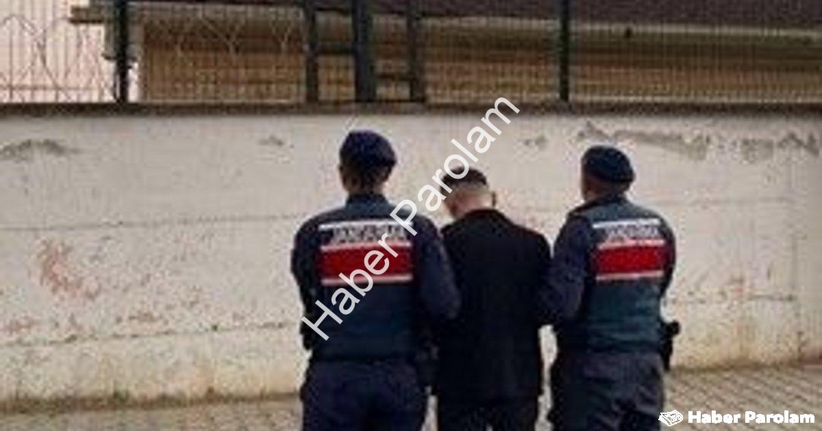 "Aydın'da Jandarma'dan Nokta Atışı: Aranan İki Hükümlü Yakalandı" başlıklı haber için fotorealistik,