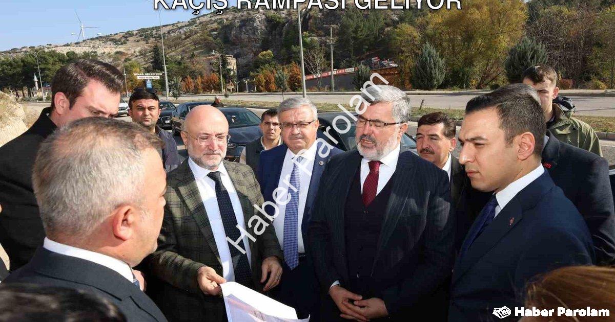 "Dinar'da Trafik Güvenliği İçin Dev Adım: Kaçış Rampası Geliyor" başlıklı haber için fotorealistik,