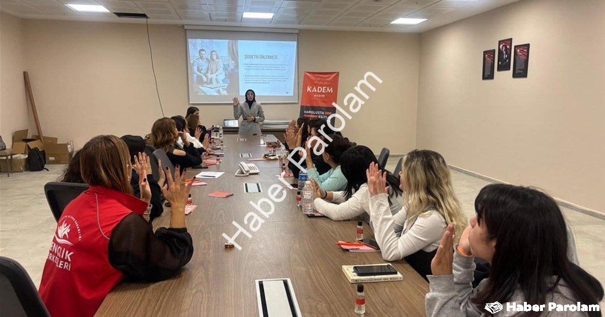 "Aydın'daki Yurtlarda Öğrencilere Şiddetle Mücadele ve Siber Suçlar Eğitimi" başlıklı haber için fot