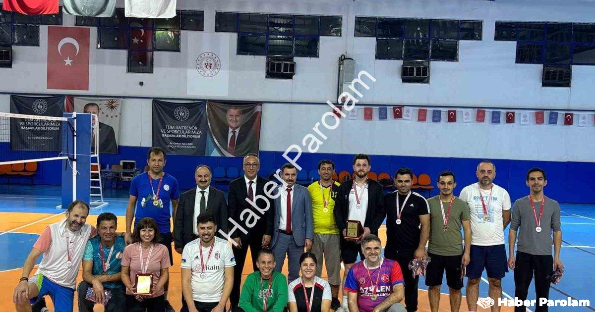 "Denizli'de Öğretmenler Günü: Buldan ve Güney Arasında Dostluk Maçı" başlıklı haber için fotorealist