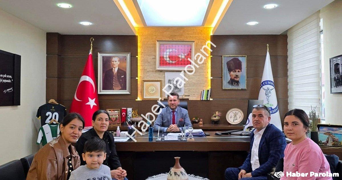 "Tavas Belediye Başkanı Kadir Tatık'tan Minik Mehmet'e Anlamlı Destek" başlıklı haber için fotoreali