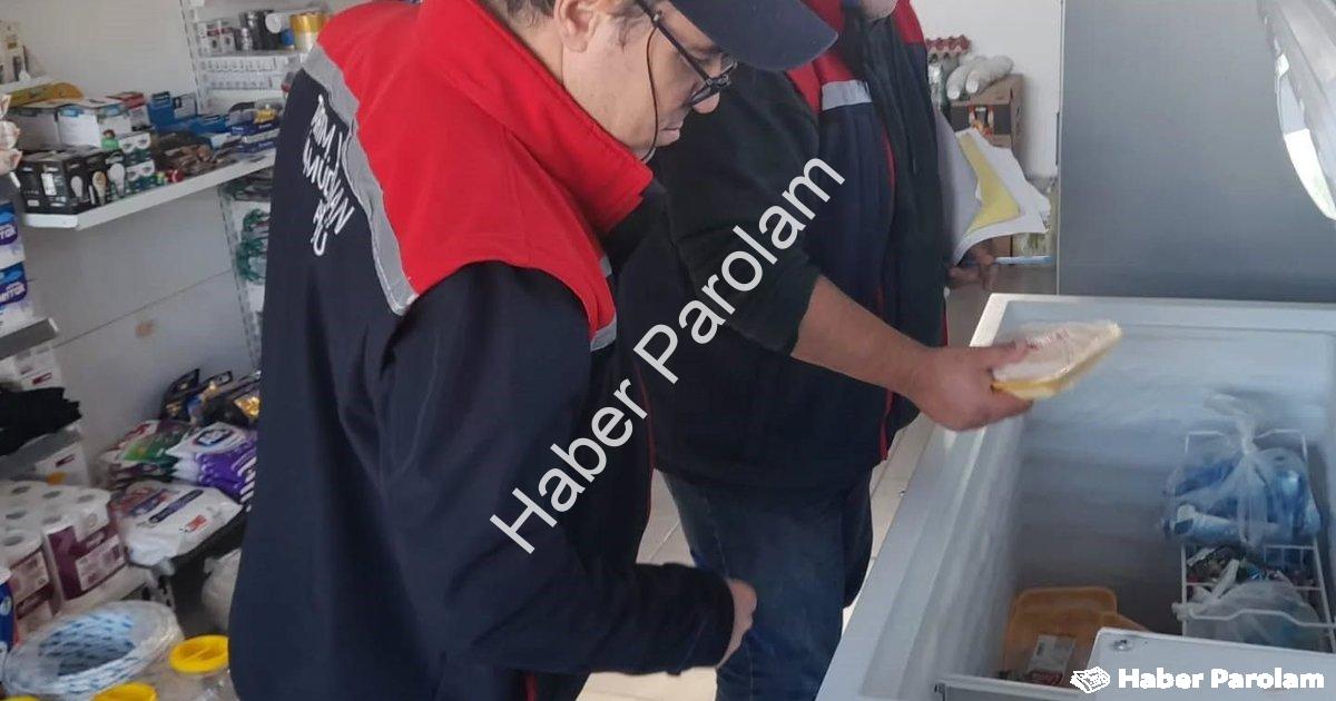 "Koçarlı'da Gıda Güvenliği Seferberliği: Denetimler Hız Kesmiyor" başlıklı haber için fotorealistik,