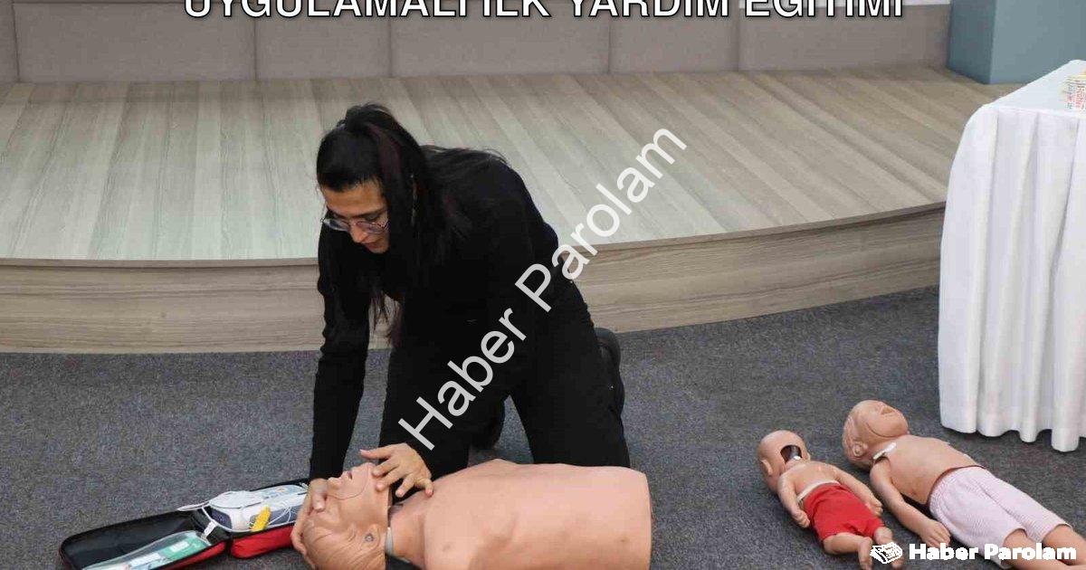 "AYTO Üyeleri İçin Hayati Hamle: Uygulamalı İlk Yardım Eğitimi" başlıklı haber için fotorealistik, p