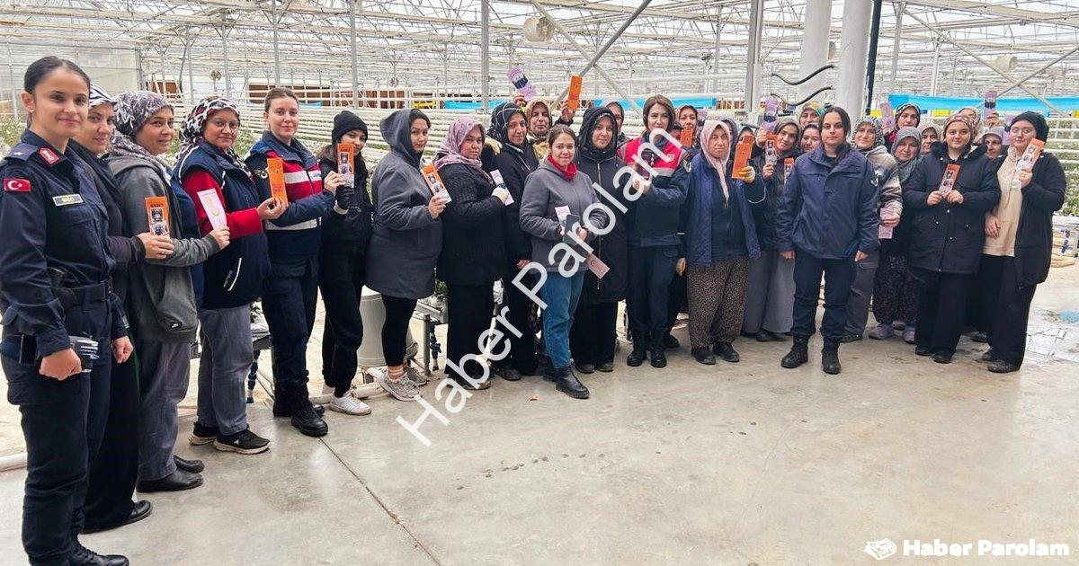 "Kütahya Simav'da Jandarma'dan Sera Çalışanı Kadınlara KADES Eğitimi" başlıklı haber için fotorealis